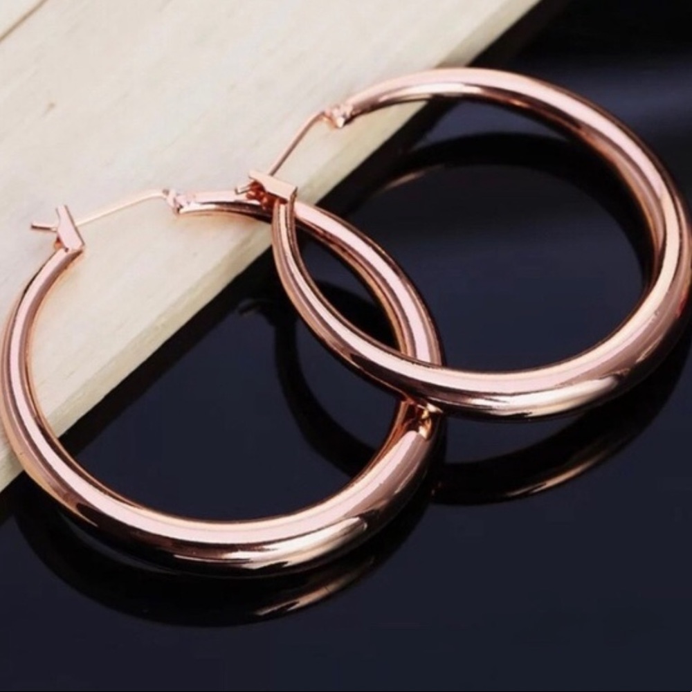 **New 18K Rose Gold 1.5” Round Hoop Earrings - Picture 3 of 4